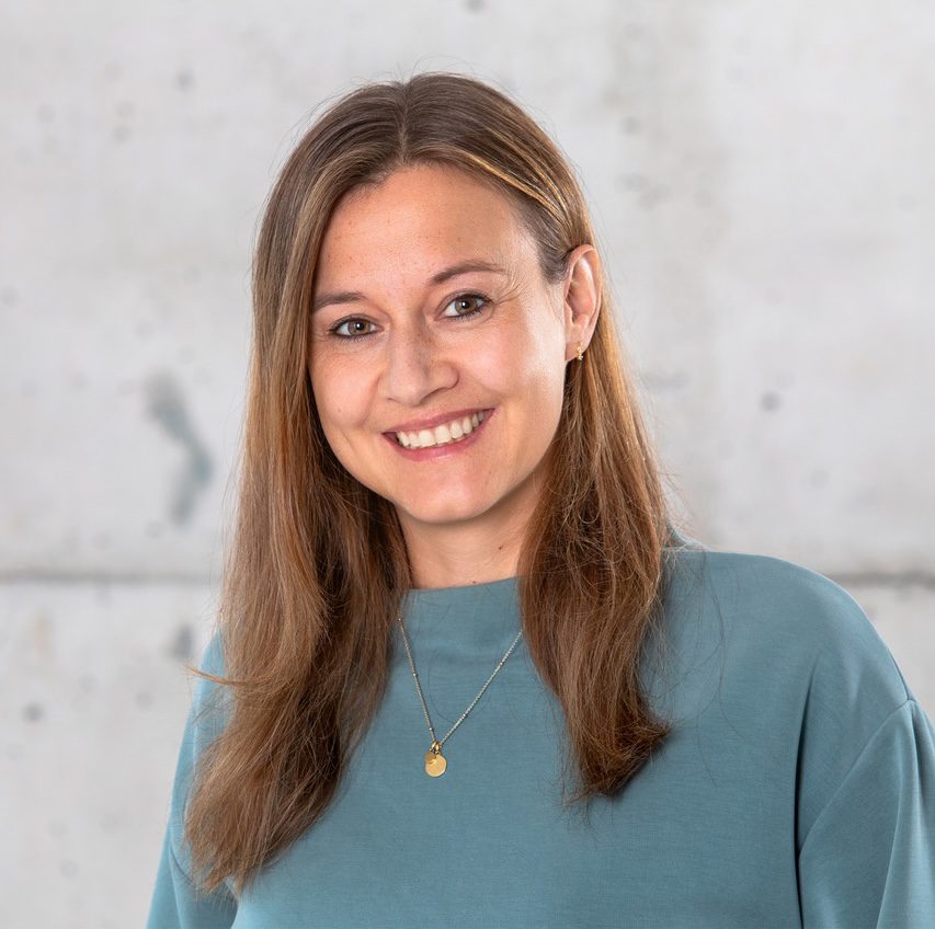 Juliana Werner Juliana Werner Portrait. Frau mit braunen Haaren lächelt in die Kamera.